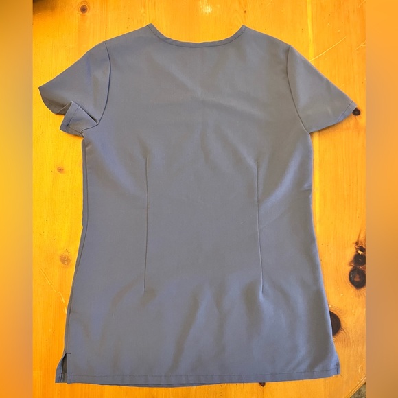 FIGS Casma Three Pocket Scrub Top, Space Navy (Size XXS) - Picture 2 of 4